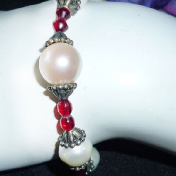 11MM WHITE  FRESHWATER BAROQUE PEARL RED GLASS  BEAD BRACELET STRETCH - Picture 1 of 7